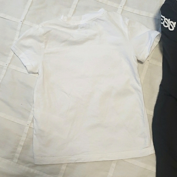 π GUESS - Black Sweatpants & White Tshirt - Size 2T - Picture 9 of 9